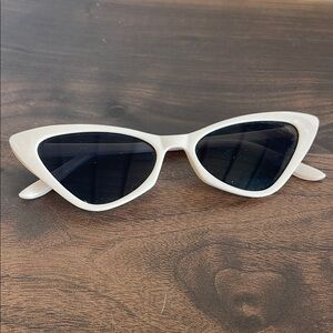 Chic White Cat-Eye Sunglasses